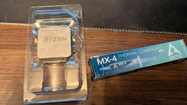 AMD Ryzen 5 2600x (r5 2600x) met Arctic thermal paste, Computers en Software, Processors, Zo goed als nieuw, 3 tot 4 Ghz, Ophalen