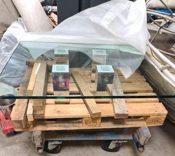 Glas tafel, salontafel, designtafel. beschikbaar voor biedingen