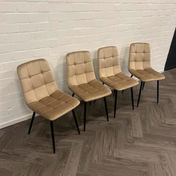 4 Fluwelen Eetkamerstoelen Champagne Beige beschikbaar voor biedingen