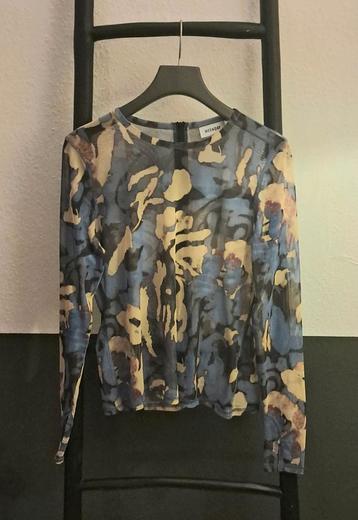 Weekday Shirtje mt L  beschikbaar voor biedingen