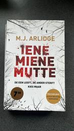 M.J. Arlidge - Iene Miene Mutte, Boeken, Thrillers, Ophalen of Verzenden, Zo goed als nieuw, Nederland, M.J. Arlidge