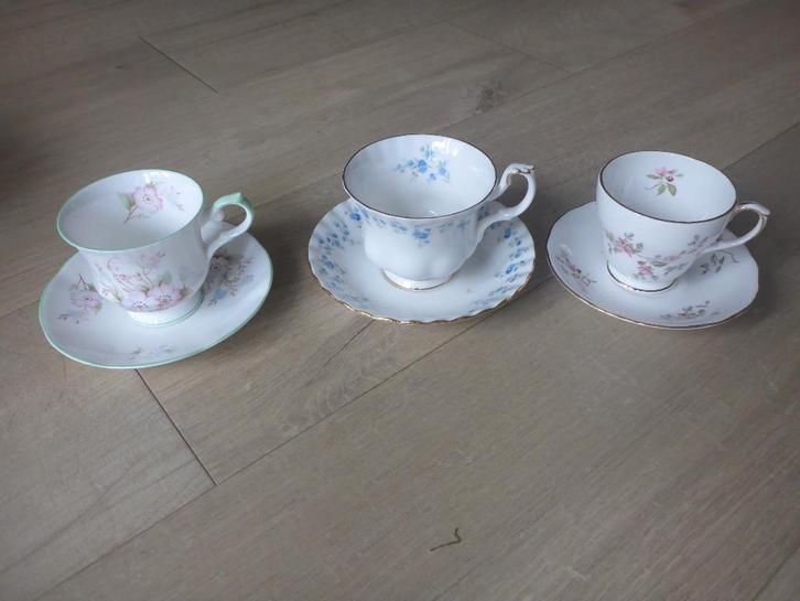 3 maal prachtige engelse kop en schotels., Huis en Inrichting, Keuken | Servies, Zo goed als nieuw, Kop(pen) en/of Schotel(s)