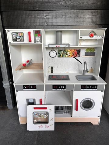 Speelkeuken  beschikbaar voor biedingen