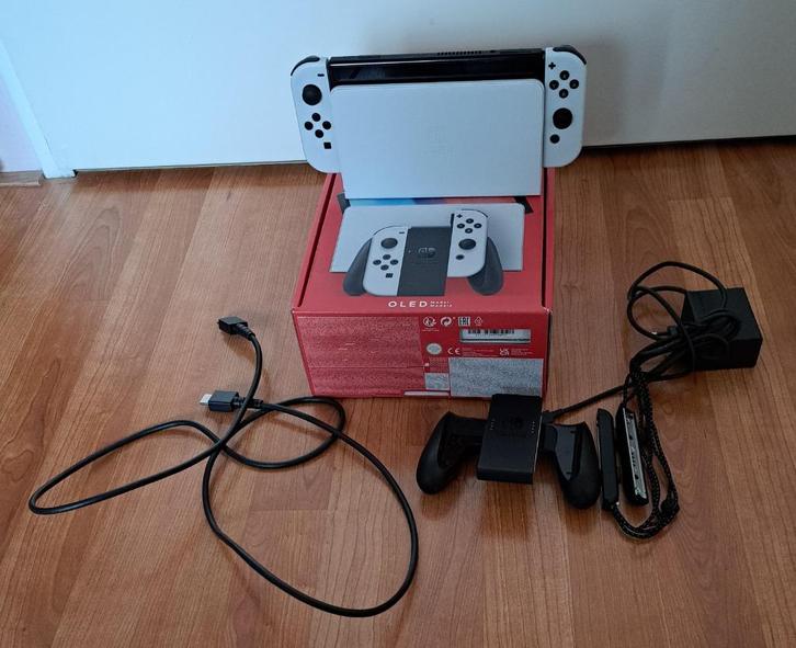 Nintendo Switch Oled met accessoires, Spelcomputers en Games, Spelcomputers | Nintendo Switch, Zo goed als nieuw, Switch OLED