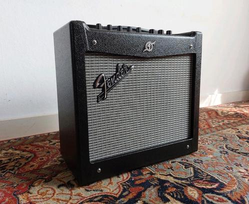 Fender Mustang 1 V2 Nieuwstaat, Muziek en Instrumenten, Versterkers | Bas en Gitaar, Zo goed als nieuw, Gitaar, Minder dan 50 watt