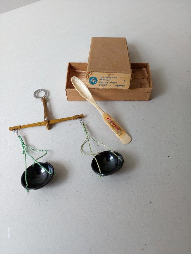 Antiek apothekers opium/handweegschaaltje.Bakeliet/messing., Antiek en Kunst, Curiosa en Brocante, Ophalen of Verzenden