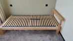 Houten Ikea bed met verstelbare Beter Bed lattenbodem., Huis en Inrichting, Slaapkamer | Bedden, Ophalen, 90 cm, 200 cm, Hout