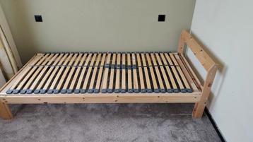 Houten Ikea bed met verstelbare Beter Bed lattenbodem. - afbeelding 1