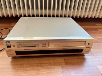 JVC Mini DV & S-VHS Video cassette recorder HR-DVS1 beschikbaar voor biedingen