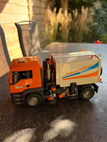 Bruder Straatveegwagen (03780) beschikbaar voor biedingen