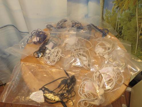 15 merkloze oortjes / in ear oordopjes met jack plug, Telecommunicatie, Mobiele telefoons | Oordopjes, Gebruikt, In gehoorgang (in-ear)