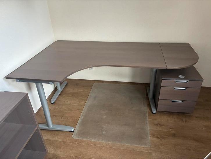 Complete kantoor set, Huis en Inrichting, Bureaus, Zo goed als nieuw, In hoogte verstelbaar, Ophalen