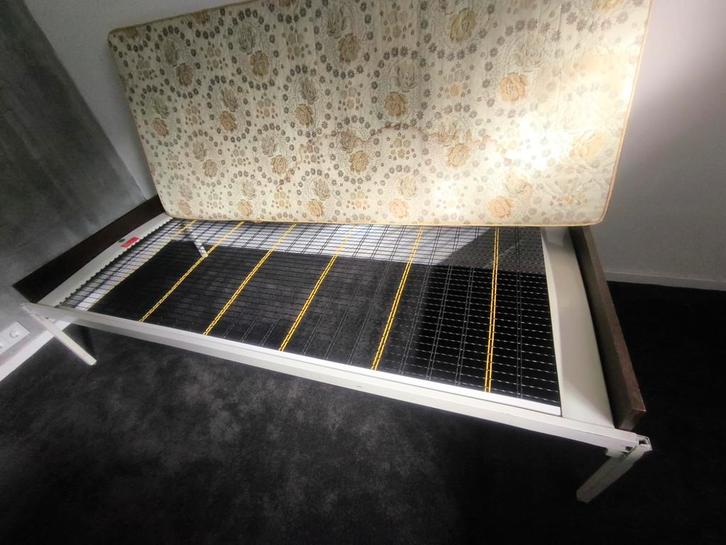 [Gratis] Eenpersoonsbed met matras, Huis en Inrichting, Slaapkamer | Bedden, Gebruikt, Eenpersoons, 90 cm, Metaal, Wit, Ophalen
