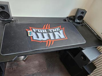 For the Win gamebureau incl. muismat beschikbaar voor biedingen