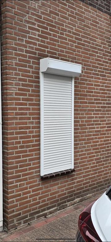 Wit rolluik 150 hoog excl bak x 70 breed incl strippen. beschikbaar voor biedingen