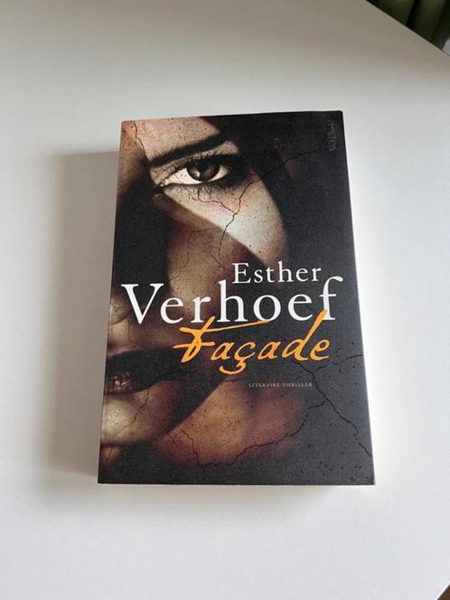 Façade - Esther Verhoef, Boeken, Thrillers, Gelezen, Nederland, Ophalen of Verzenden