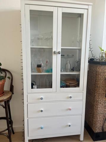 HEMNES Glass-door cabinet with 3 drawers, white beschikbaar voor biedingen