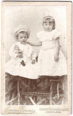 CDV Kinderen Kind Muts Pop Witte Jurk - Foto Zweers Haarlem, Verzamelen, Gebruikt, Foto, Ophalen of Verzenden, Voor 1940
