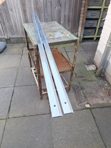 Verzinkt stalen werkplaatsliniaal met maataanduiding 200cm beschikbaar voor biedingen