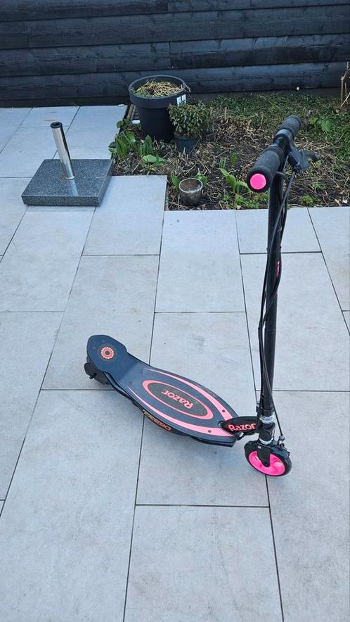 Razor Elektrische step Roze ( Aangepast )  Uniek. :-), Fietsen en Brommers, Steps, Zo goed als nieuw, Elektrische step (E-scooter)