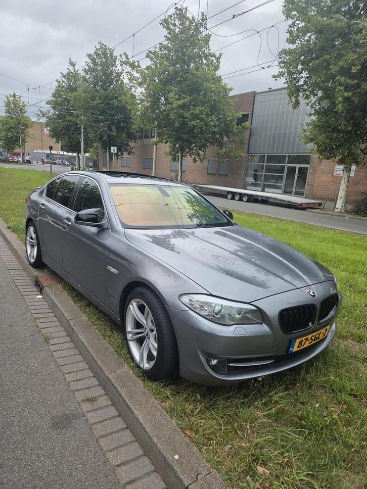 BMW 5-Serie 520i 184pk Aut. 2011 Grijs pano, Auto's, BMW, Particulier, 5-Serie, Benzine, A, Sedan, Automaat, Origineel Nederlands