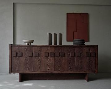 REMUS - stevig en sculpturaal - brutalist japandi dressoir beschikbaar voor biedingen