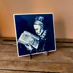 Delfts blauwe tegel met lezende vrouw, Antiek en Kunst, Ophalen of Verzenden