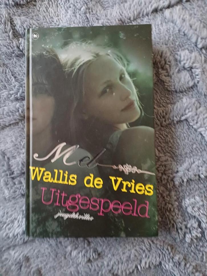 Mel Wallis de Vries - Uitgespeeld, Boeken, Kinderboeken | Jeugd | 13 jaar en ouder, Zo goed als nieuw, Ophalen