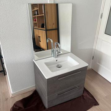 Badkamermeubel inclusief wasbak, kraan en spiegel