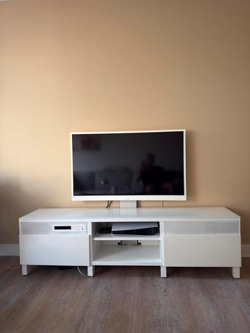 Complete IKEA entertainment set beschikbaar voor biedingen