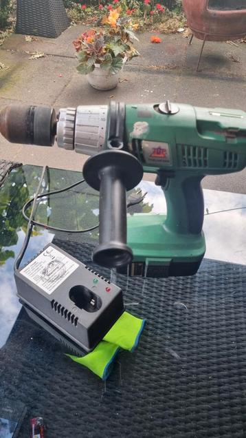 Gebruikte boormachine met oplader beschikbaar voor biedingen