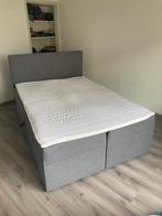 Grijze boxspring 140x200 (met matraswig en topper), Ophalen, Gebruikt, Tweepersoons, 140 cm
