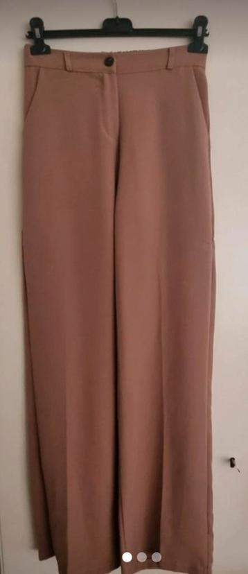 Broek met steekzakken Italiaanse maat beschikbaar voor biedingen