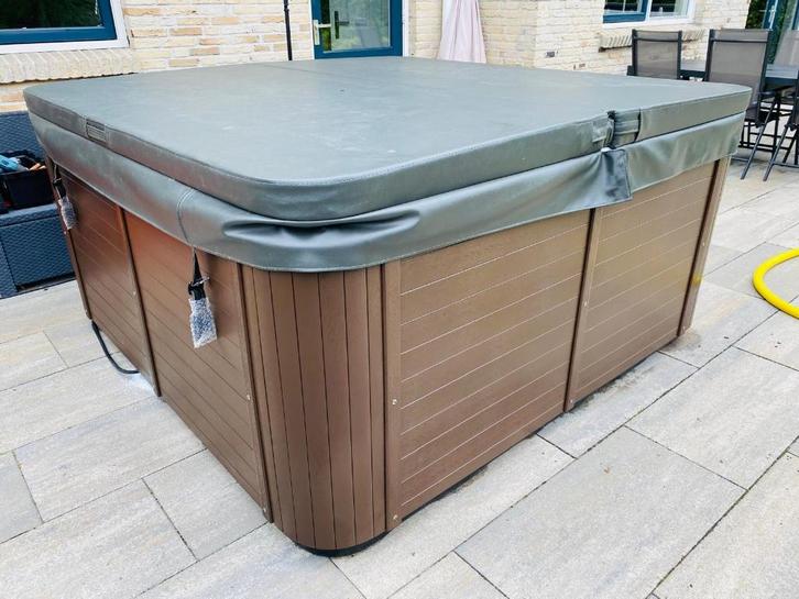 Jacuzzi 6 persoons merk Gecko (3,5 jaar gebruikt), Tuin en Terras, Bubbelbaden en Hottubs, Zo goed als nieuw, Vast, Filter, Ophalen of Verzenden