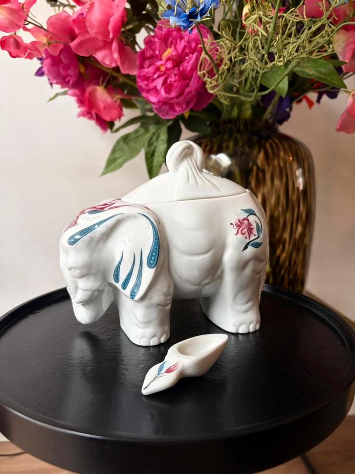 Vintage Elizabeth Arden Royal Pavilion porseleinen olifant, Antiek en Kunst, Antiek | Keramiek en Aardewerk, Ophalen of Verzenden