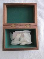 Kistje met 28 parelmoeren fiches China? verschillende maten., Ophalen of Verzenden