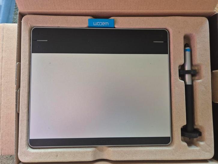 Wacom Intuos Pen&Touch S, Computers en Software, Tekentablets, Zo goed als nieuw, Ophalen