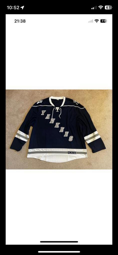 Official 2025 DKNY New York Yankees SGA Hockey Jersey (XL), Kleding | Heren, Overige Herenkleding, Zo goed als nieuw, Verzenden