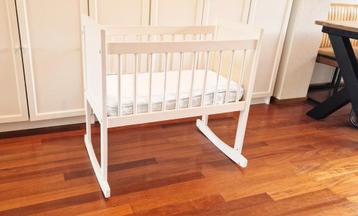 Schommel ledikant / babywieg wit beschikbaar voor biedingen