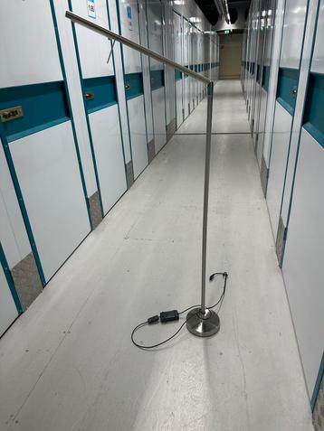 2 RVS vloerlampen met dimmer beschikbaar voor biedingen