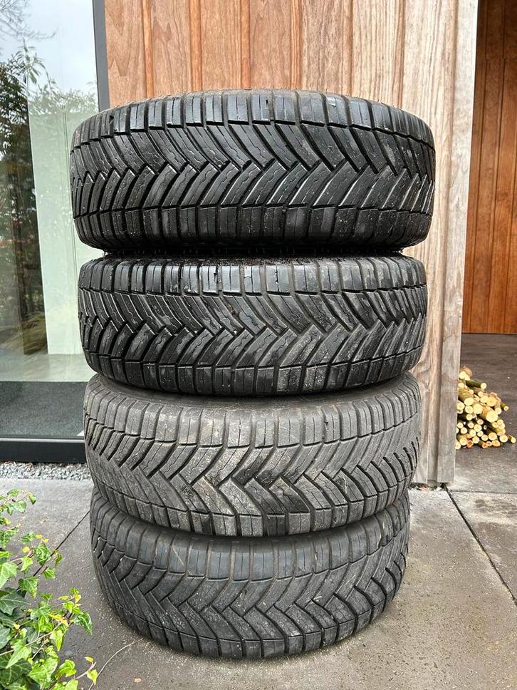 Michelin Agilis CrossClimate Bandenset 225/70R15, Auto-onderdelen, Banden en Velgen, Band(en), All Season, 15 inch, 225 mm, Bestelwagen