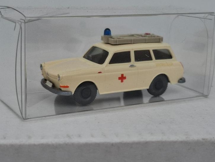 VW 1600 ambulance - Wiking 1/87, Hobby en Vrije tijd, Modelauto's | 1:87, Zo goed als nieuw, Auto, Wiking, Verzenden
