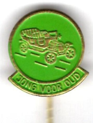 Jong voor oud auto groen op koper speldje ( B_186 ) beschikbaar voor biedingen