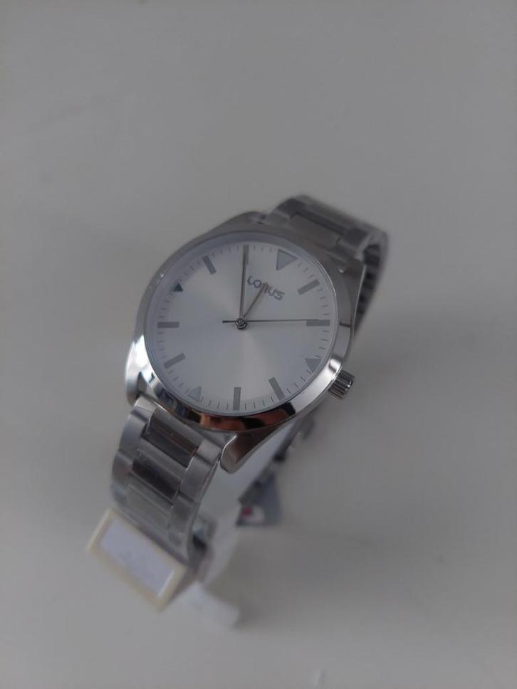 Zilverkleurige Lorus horloge met witte wijzerplaat, Sieraden, Tassen en Uiterlijk, Overige Accessoires, Nieuw, Verzenden