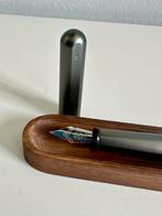 Stilform ‘Kosmos” vulpen ‘F’ en ‘B’ Zilver Aluminium, Verzamelen, Pennenverzamelingen, Ophalen of Verzenden, Vulpen, Overige merken
