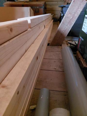 SLS vuren regels geschaafd 45x70x4600 4 stuks + 2 kortere  beschikbaar voor biedingen