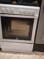 indesit gasfornuis met oven wit 4 pits gratis, Ophalen, Gebruikt, 4 kookzones, Gas
