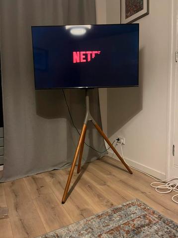 TCL 4K LED TV met One For All standaard beschikbaar voor biedingen
