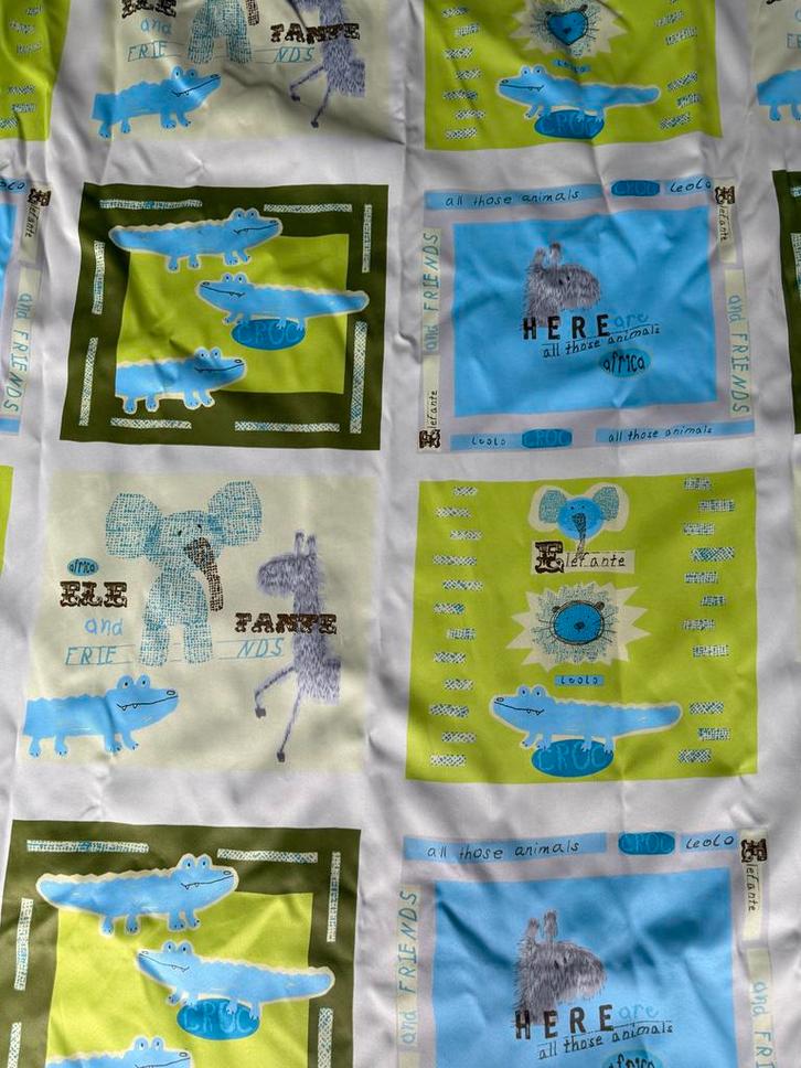 Leuke kinder gordijnen, verduisterend (320 breed 242 lang), Huis en Inrichting, Stoffering | Gordijnen en Lamellen, Zo goed als nieuw