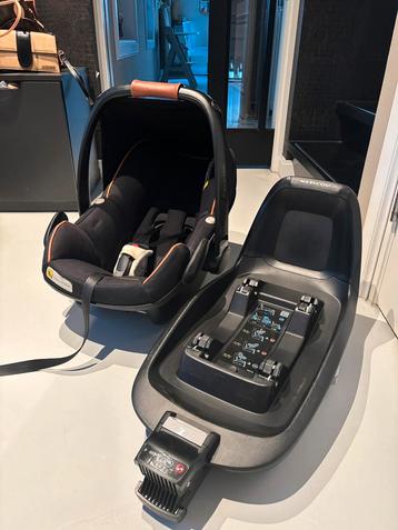 Maxicosi + isofix base beschikbaar voor biedingen